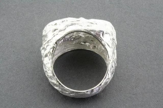 textured signet ring